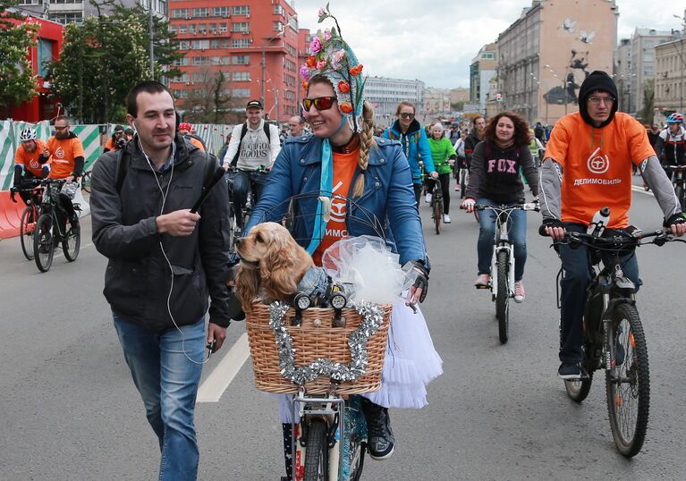 Участники пятого Всероссийского Велопарада в Москве