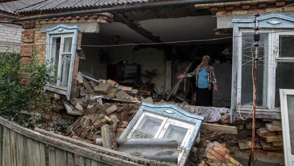 Жительница поселка Левокумка Ставропольского края в доме, пострадавшем в результате паводка