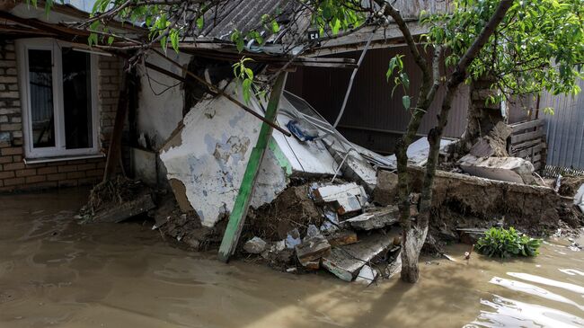 Жилой дома в поселке Левокумка Ставропольского края , пострадавший в результате паводка