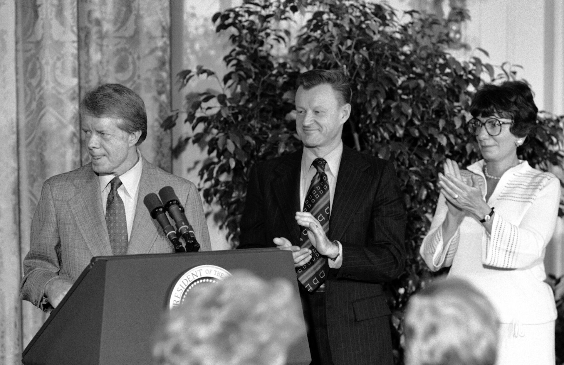Президент США Джимми Картер и Збигнев Бжезинский в Вашингтоне. 6 декабря 1978 года  - РИА Новости, 1920, 10.08.2021