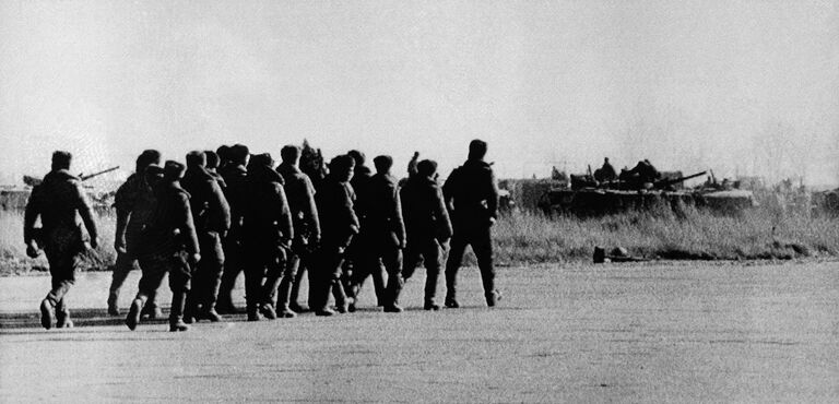 Советские войска в аэропорту Кабула. 30 декабря 1979 года 