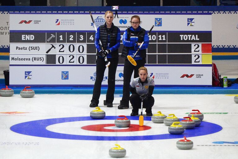 Участницы международного турнира по керлингу среди женских команд Arctic Cup-2017 в Дудинке