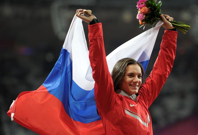 Российская спортсменка Елена Исинбаева, завоевавшая бронзовую медаль в соревнованиях по прыжкам с шестом на XXX летних Олимпийских играх в Лондоне
