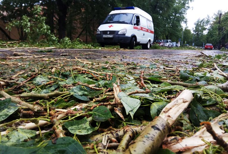 Автомобиль скорой помощи на одной из улиц Москвы