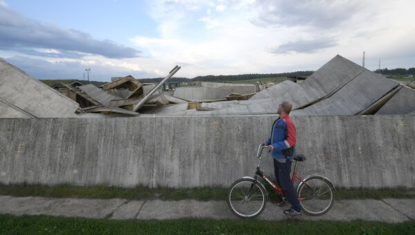 Пирамида Александра Голода, разрушенная в результате урагана, в Истринском районе Московской области. 29 мая 2017