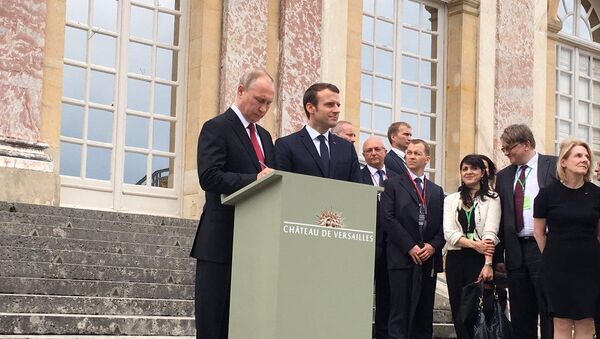 Путин и Макрон посетили выставку о Петре I в Версале