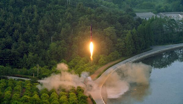 Запуск баллистической ракеты в КНДР. Архивное фото
