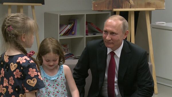 Дети в Париже прочитали Путину стихи Пушкина