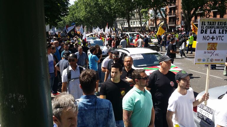 Митинг таксистов против сети Uber в Испании Митинг таксистов против сети Uber в Испании