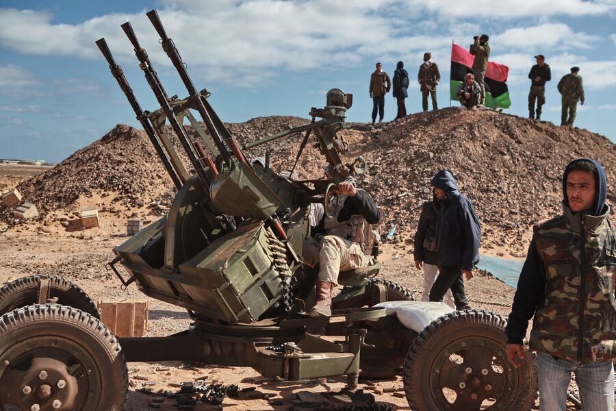 Расчет зенитного пулемета в окрестностях города Бин Джавад, Ливия