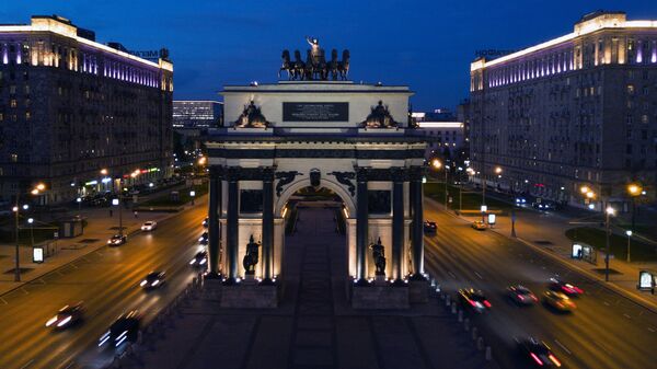 Московские Триумфальные ворота (Триумфальная арка) на площади Победы в Москве