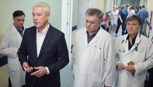 Мэр Москвы С. Собянин посетил в больнице пострадавших в результате урагана