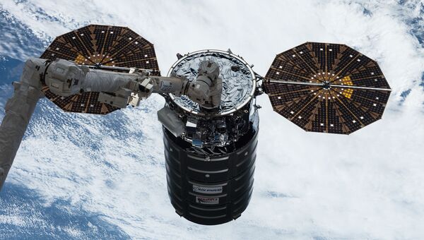 Американский космический грузовик Cygnus пристыковался к МКС. Архивное фото