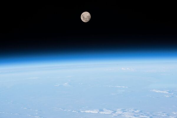Снимок Луны снятый с МКС