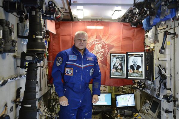Космонавт Олег Новицкий присоединился к акции Бессмертный полк 9 мая 2017
