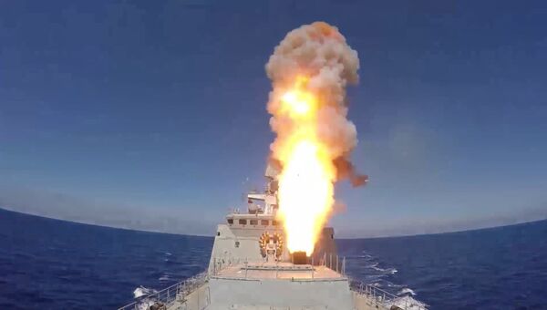 Кадры пуска крылатых ракет Калибр по позициям ИГ из Средиземного моря