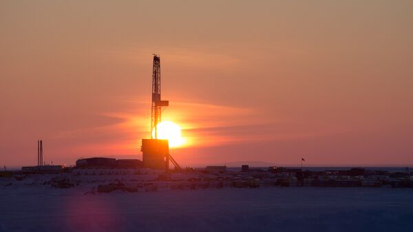 Буровая установка на месте бурения нефтяной компанией Роснефть скважины Центрально-Ольгинская-1 на Хатангском лицензионном участке