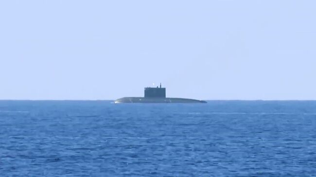 Подводная лодка Краснодар ВМФ РФ в Средиземном море. Архивное фото