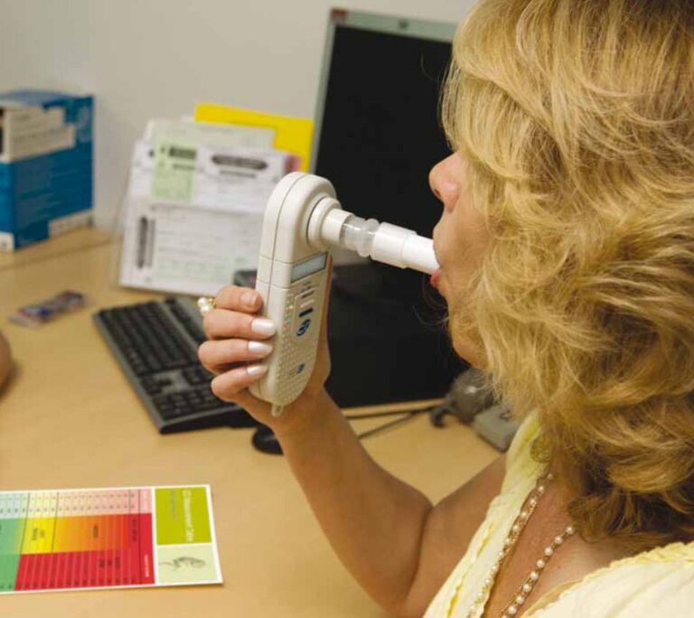 СО-монитор для анализа уровня угарного газа Micro Medical MicroCO СО-монитор для анализа уровня угарного газа Micro Medical MicroCO