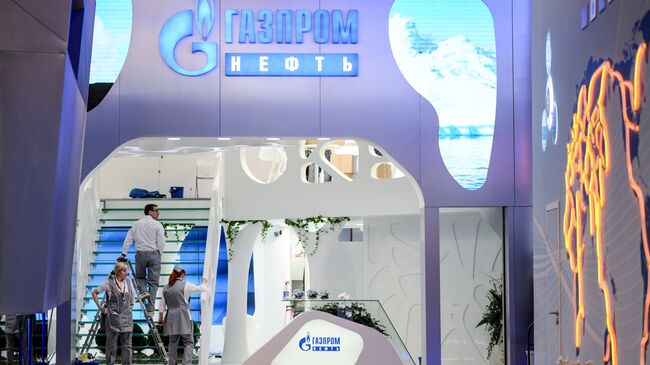 Стенд компании Газпром нефть в Экспофоруме накануне открытия Санкт-Петербургского международного экономического форума 2017