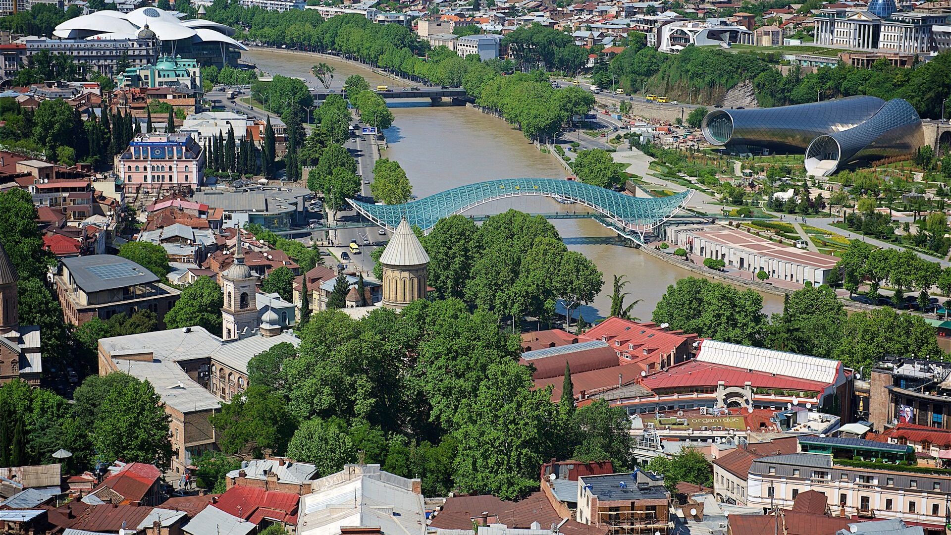 Вид на центр Тбилиси - мост Мира, собор Сиони, новый концертный зал и парк Рике - РИА Новости, 1920, 11.06.2022