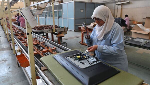 Сборочный цех завода по производству телевизоров Syronics в Дамаске