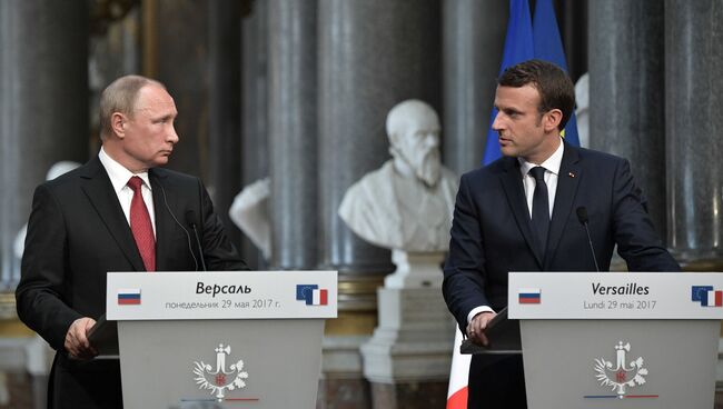 Президент РФ Владимир Путин и президент Франции Эммануэль Макрон. Архивное фото
