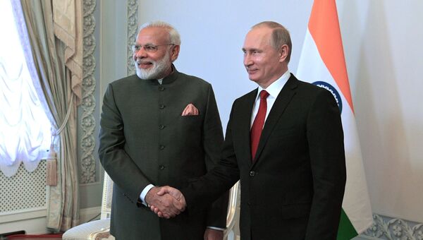 Президент РФ Владимир Путин и премьер-министр Индии Нарендра Моди во время встречи в рамках Санкт-Петербургского международного экономического форума 2017. 1 июня 2017