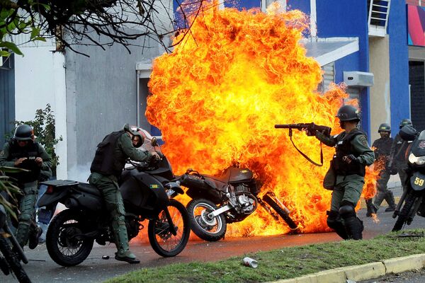 Столкновение полиции с демонстрантами в Сан-Кристобале, Венесуэла