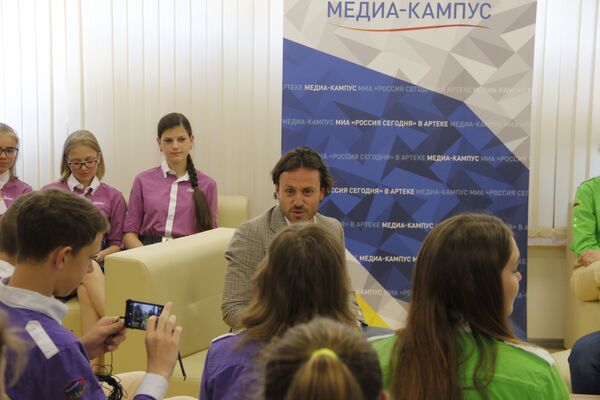 Директор МДЦ Артек Алексей Каспржак в медиа-кампусе Директор МДЦ Артек Алексей Каспржак в медиа-кампусе