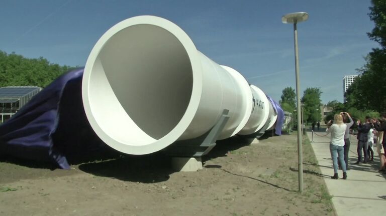 В Голландии протестировали трубу для Hyperloop В Голландии протестировали трубу для Hyperloop