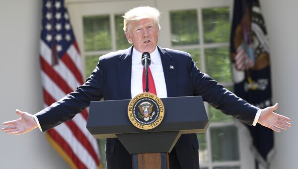 Президент США Дональд Трамп объявляет о решении выхода США из Парижского соглашения по климату