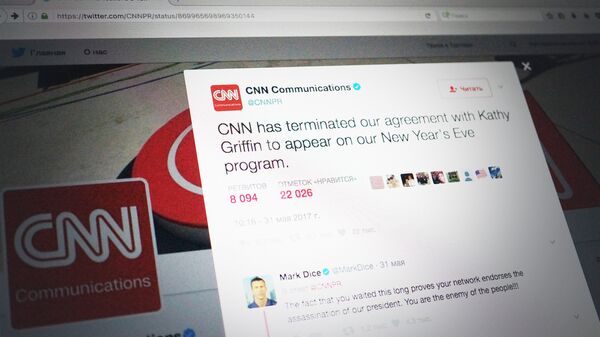 Телеканал CNN заявил о расторжении контракта с Кэти Гриффин по участию в новогодней программе в качестве соведущей