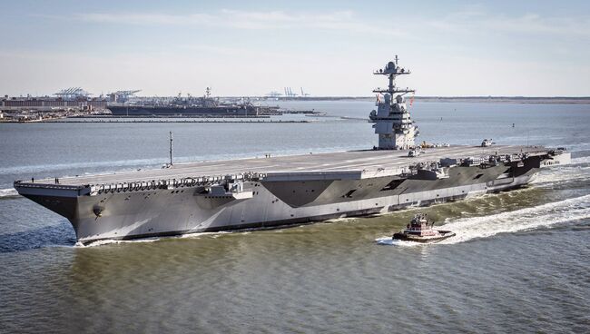 Авианосец USS Gerald R. Ford во время заводских испытаний. 8 апреля 2017