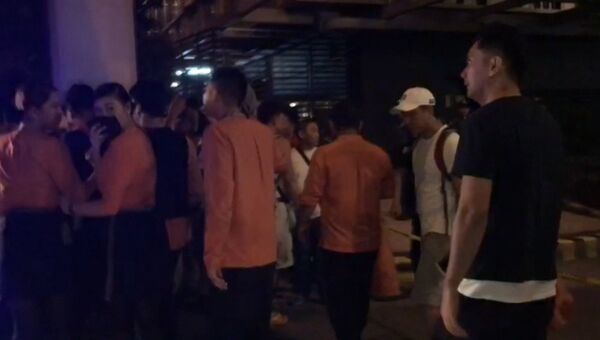 Суета и паника: ситуация в здании отеля в Маниле после нападения неизвестного