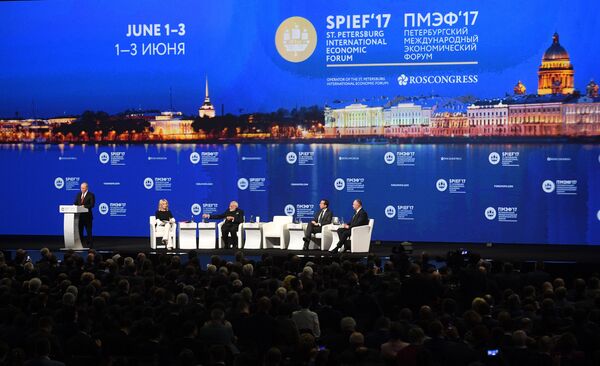 Президент РФ Владимир Путин на XXI Петербургском международном экономическом форуме. 2 июня 2017 Президент РФ Владимир Путин на XXI Петербургском международном экономическом форуме. 2 июня 2017