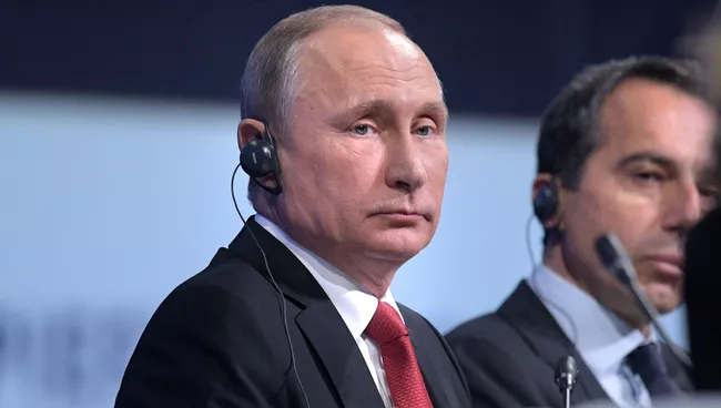 Президент РФ Владимир Путин на пленарном заседании Петербургского международного экономического форума 2017