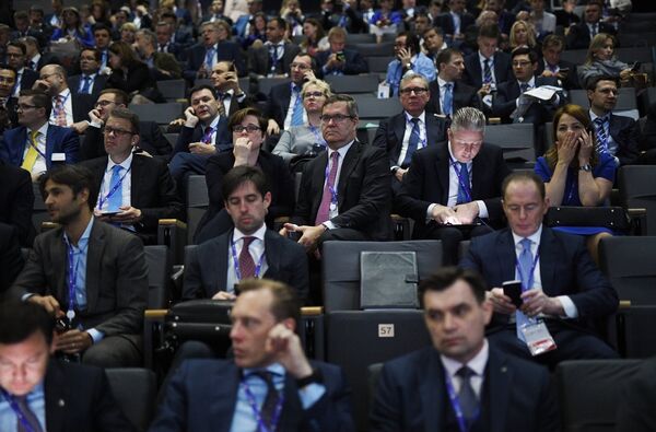 Участники в зале перед началом пленарного заседания Санкт-Петербургского международного экономического форума 2017