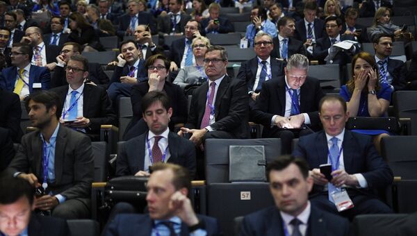 Участники в зале перед началом пленарного заседания Санкт-Петербургского международного экономического форума 2017