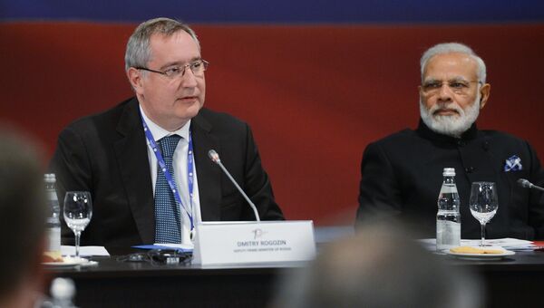 Нарендра Моди и Дмитрий Рогозин на Санкт-Петербургском международном экономическом форуме 2017