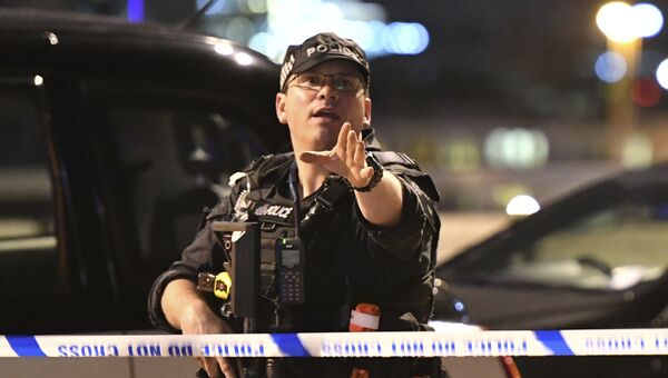 Офицер полиции на месте теракта в центре Лондона. 3 июня 2017