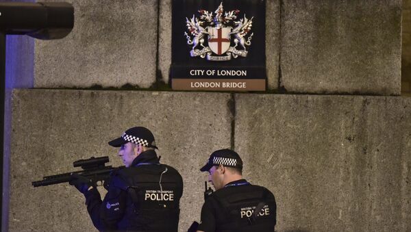 Вооруженные силы полиции на Лондонском мосту. 3 июня 2017