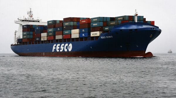 Прибытие в порт Владивостока контейнеровоза океанского класса Fesco Diomid 