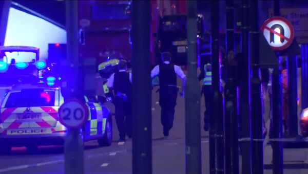 Ночной теракт в Лондоне: ситуация на улице и в баре, где прятались люди после ЧП