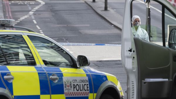 Судебный криминалист на северной стороне Лондонского моста после теракта в ночь на 4 июня