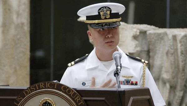 Офицер американских ВМС Эдвард Лин, осужденный за выдачу военных тайн девушкам