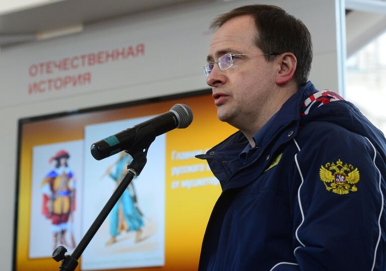 Министр культуры РФ Владимир Мединский на книжном фестивале Красная площадь в Москве. 4 июня 2017 Министр культуры РФ Владимир Мединский на книжном фестивале Красная площадь в Москве. 4 июня 2017