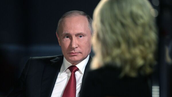 Президент РФ Владимир Путин и телеведущая NBC News Меган Келли. Архивное фото