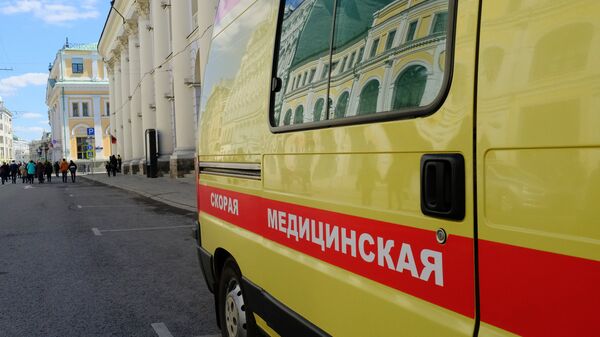 Автомобиль скорой помощи на улице Москвы