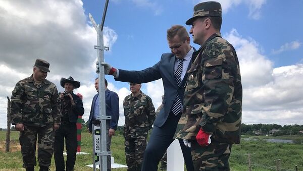 Начало строительство защитного забора на границе России и Литвы
